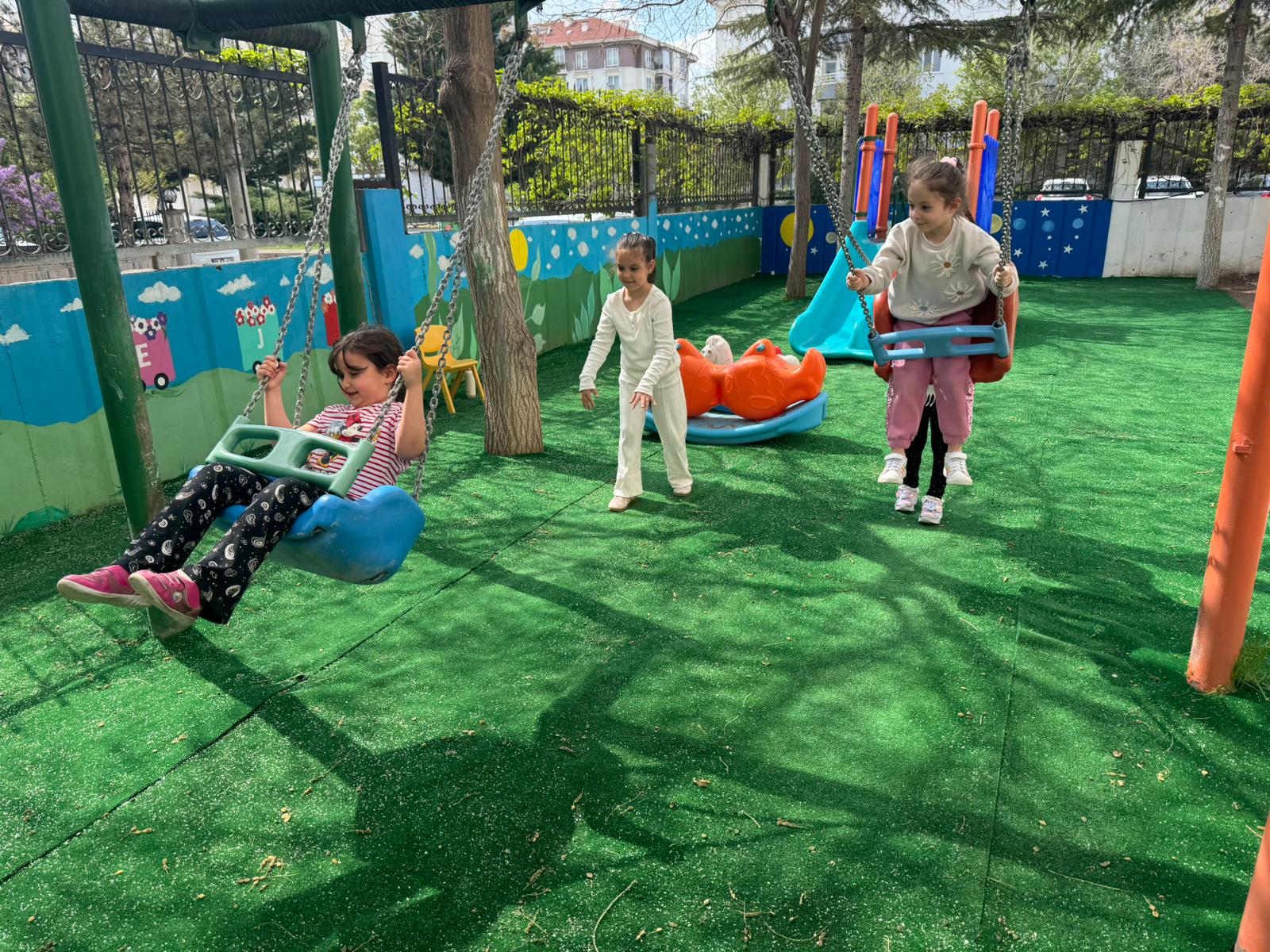 Yenilenen Oyun Parkımızda Bahar Sevinci 